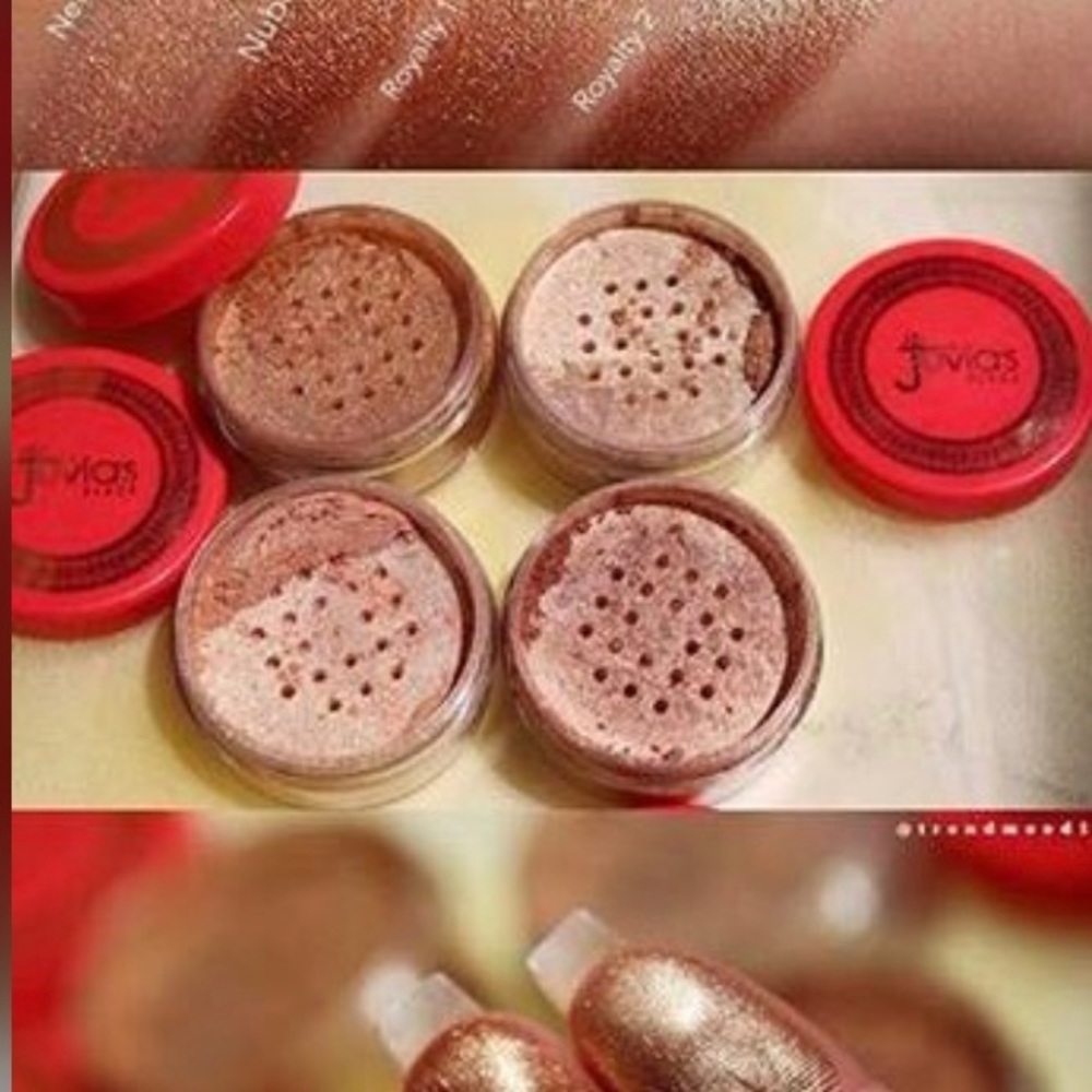 Four juvias place Highlighters .